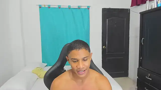 Snapshot of corzoethan chatting on 10-08-25, 12:41 corzoethan online show from 10-08-25, 12:41