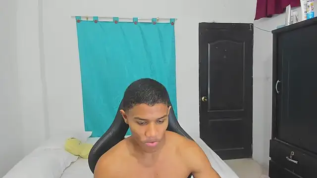 Snapshot of corzoethan chatting on 10-12-25, 11:26 corzoethan online show from 10-12-25, 11:26