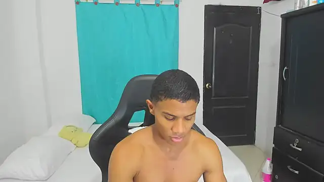 Snapshot of corzoethan chatting on 10-13-25, 11:38 corzoethan online show from 10-13-25, 11:38