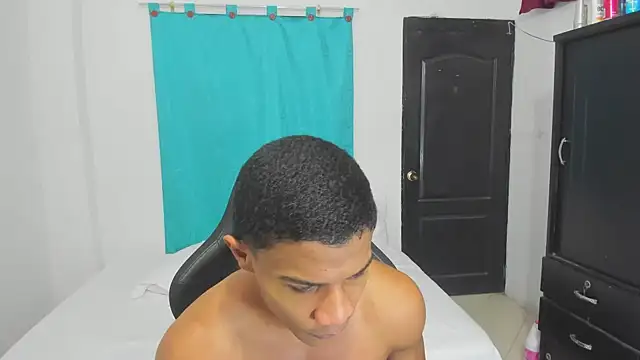 Snapshot of corzoethan chatting on 10-17-25, 12:25 corzoethan online show from 10-17-25, 12:25