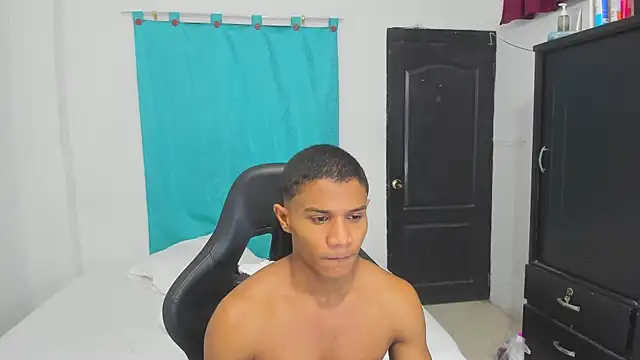 Snapshot of corzoethan chatting on 10-22-25, 01:28 corzoethan online show from 10-22-25, 01:28