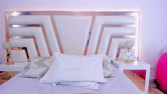 NinnaVous online show from 03-13-25, 04:56