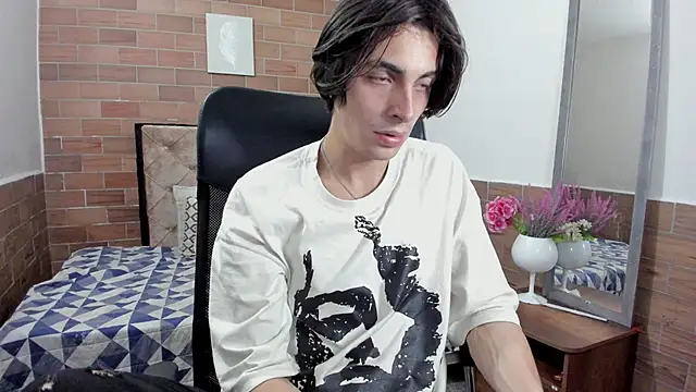 Snapshot of MIKE_HUNTER7 chatting on 01-07-25, 03:57 MIKE HUNTER7 online show from 01-07-25, 03:57