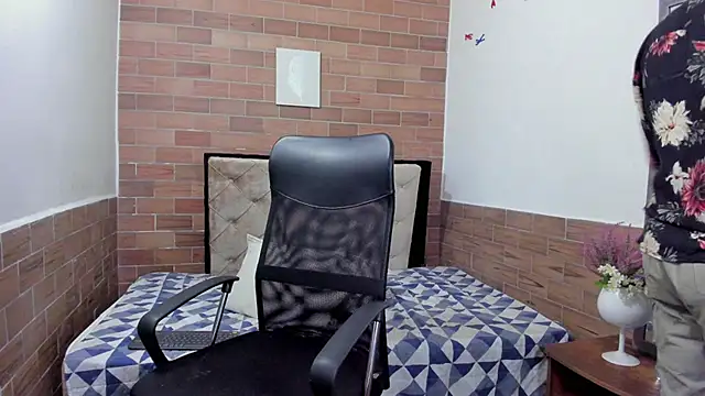 Snapshot of MIKE_HUNTER7 chatting on 01-14-25, 03:53 MIKE HUNTER7 online show from 01-14-25, 03:53