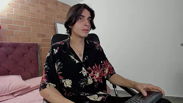 Snapshot of MIKE_HUNTER7 chatting on 01-22-25, 12:17 MIKE HUNTER7 online show from 01-22-25, 12:17