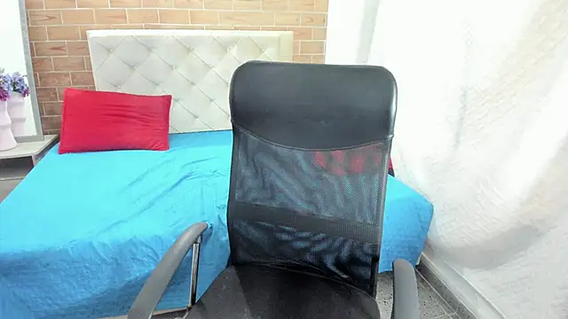 Snapshot of MIKE_HUNTER7 chatting on 02-07-25, 05:18 MIKE HUNTER7 online show from 02-07-25, 05:18