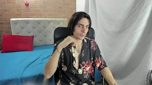 Snapshot of MIKE_HUNTER7 chatting on 02-10-25, 12:29 MIKE HUNTER7 online show from 02-10-25, 12:29