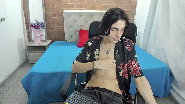 Snapshot of MIKE_HUNTER7 chatting on 02-14-25, 04:09 MIKE HUNTER7 online show from 02-14-25, 04:09