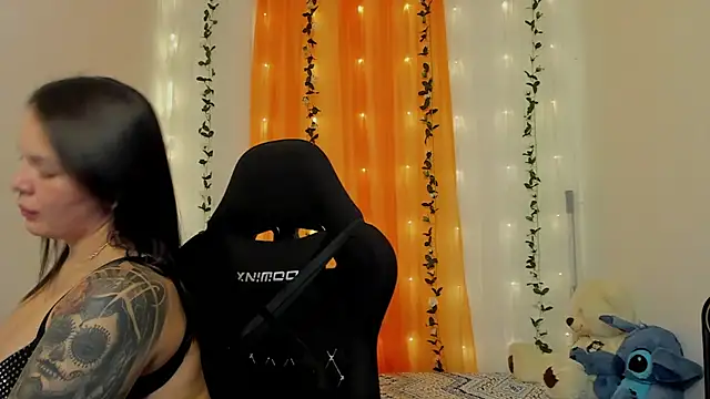 Snapshot of mally_s1 chatting on 12-10-24, 04:27 mally s1 online show from 12-10-24, 04:27