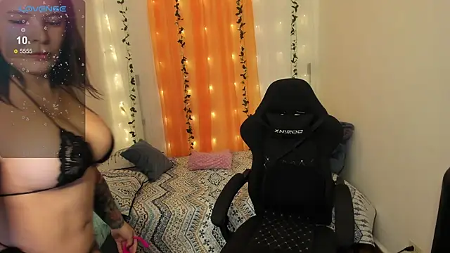 Snapshot of mally_s1 chatting on 12-27-24, 09:32 mally s1 online show from 12-27-24, 09:32