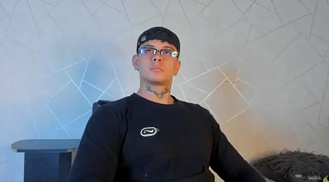 NoahhBrown online show from 12-06-24, 02:24