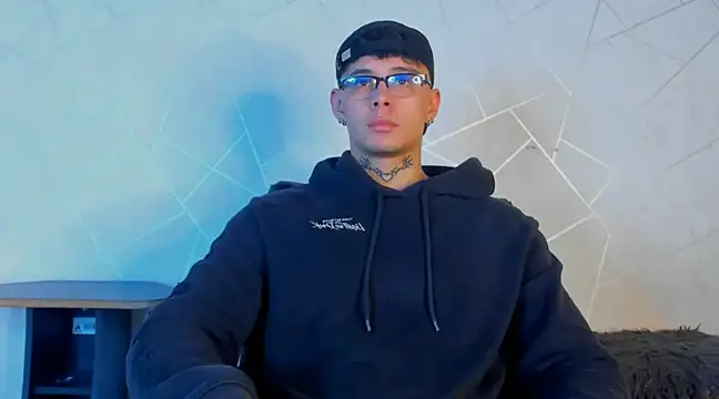 NoahhBrown online show from 12-08-24, 04:35