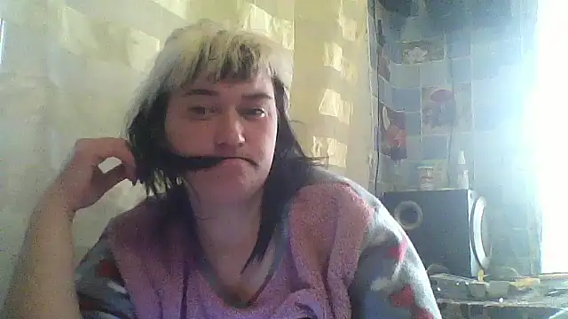HollyLaBerry online show from 05-11-26, 02:45