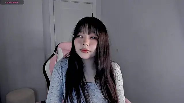 hee young11 online show from 10-20-25, 05:35