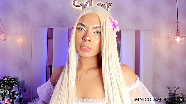 Snapshot of Nicolemorelli2 chatting on 02-15-25, 04:03 Nicolemorelli2 online show from 02-15-25, 04:03