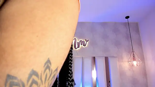 Snapshot of Nicolemorelli2 chatting on 02-20-25, 01:30 Nicolemorelli2 online show from 02-20-25, 01:30
