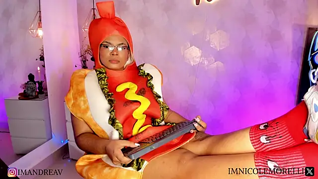 Snapshot of Nicolemorelli2 chatting on 03-14-25, 01:46 Nicolemorelli2 online show from 03-14-25, 01:46