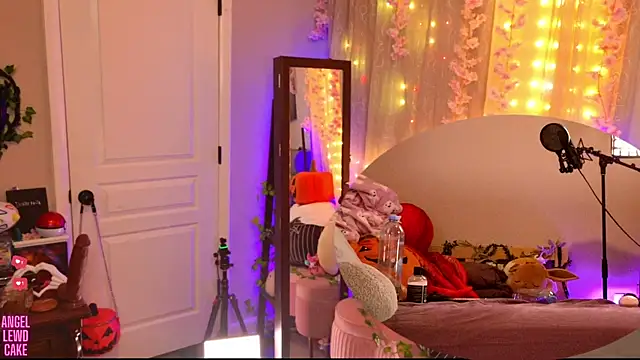 Angel-Lewd-Cake online show from 10-25-25, 05:15