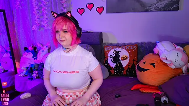 Angel-Lewd-Cake online show from 05-07-26, 12:27