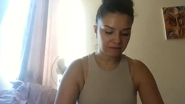 Snapshot of Linusya chatting on 10-08-25, 11:30 Linusya online show from 10-08-25, 11:30