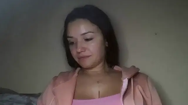 Snapshot of Linusya chatting on 10-28-25, 04:31 Linusya online show from 10-28-25, 04:31