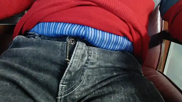 Snapshot of smoothandtiny chatting on 03-22-25, 06:43 smoothandtiny online show from 03-22-25, 06:43