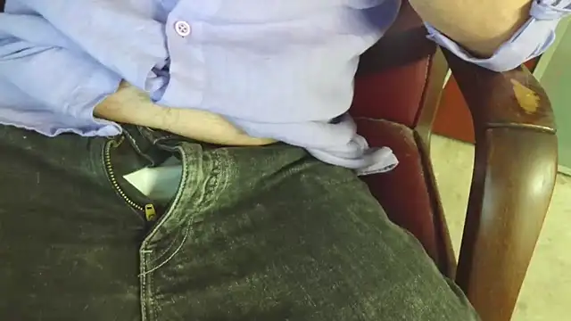 Snapshot of smoothandtiny chatting on 09-17-25, 05:25 smoothandtiny online show from 09-17-25, 05:25