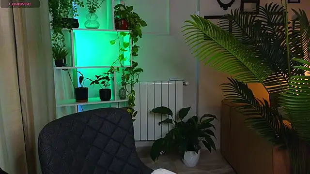 Snapshot of Lina-hill chatting on 11-05-25, 10:48 Lina-hill online show from 11-05-25, 10:48