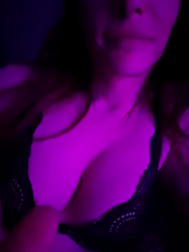 Luna Kitanna online show from 01-04-25, 01:21