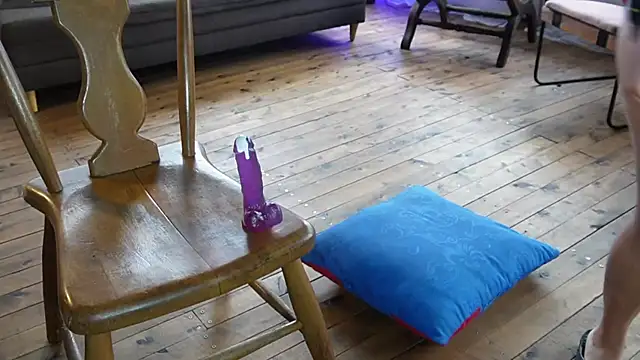 Snapshot of Kozzy_ chatting on 10-08-25, 06:49 Kozzy online show from 10-08-25, 06:49