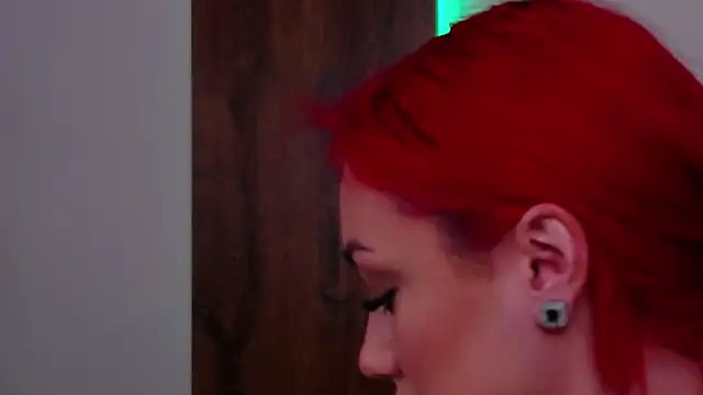 Snapshot of EmyHilton chatting on 02-21-26, 06:14 EmyHilton online show from 02-21-26, 06:14