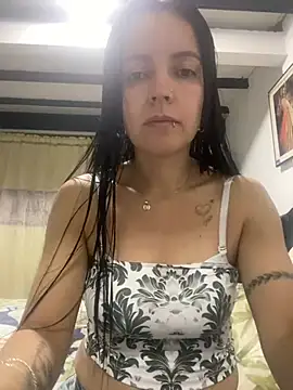 Snapshot of SuzanSmithh chatting on 01-23-25, 10:32 SuzanSmithh online show from 01-23-25, 10:32