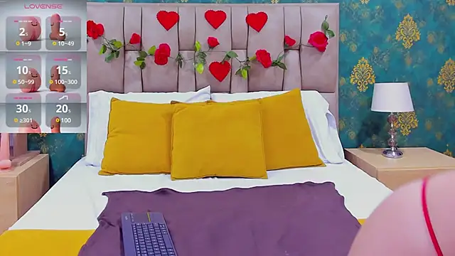 Snapshot of SuzanSmithh chatting on 02-20-25, 11:53 SuzanSmithh online show from 02-20-25, 11:53