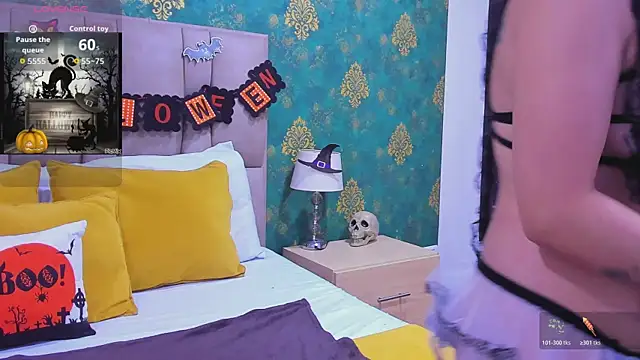 Snapshot of SuzanSmithh chatting on 10-18-25, 02:29 SuzanSmithh online show from 10-18-25, 02:29