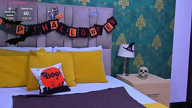 Snapshot of SuzanSmithh chatting on 10-21-25, 11:11 SuzanSmithh online show from 10-21-25, 11:11