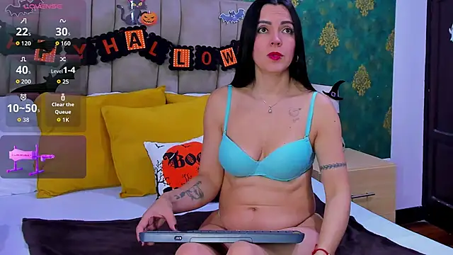 Snapshot of SuzanSmithh chatting on 10-27-25, 11:14 SuzanSmithh online show from 10-27-25, 11:14