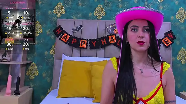 Snapshot of SuzanSmithh chatting on 10-31-25, 10:49 SuzanSmithh online show from 10-31-25, 10:49