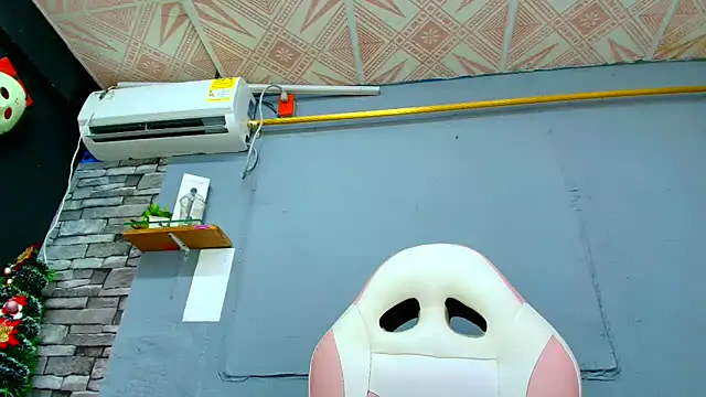 makena18 online show from 01-13-25, 03:47