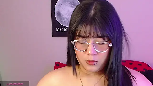 Snapshot of AlexaKimm chatting on 04-13-26, 01:27 AlexaKimm online show from 04-13-26, 01:27