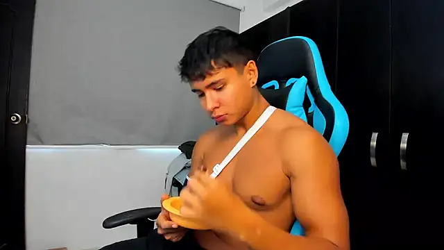 Snapshot of Bray_Kevin chatting on 10-03-25, 05:32 Bray Kevin online show from 10-03-25, 05:32