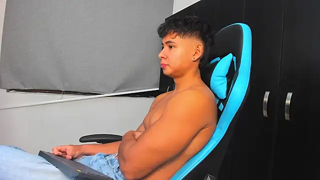 Snapshot of Bray_Kevin chatting on 10-22-25, 12:44 Bray Kevin online show from 10-22-25, 12:44