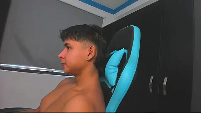 Snapshot of Bray_Kevin chatting on 10-28-25, 02:31 Bray Kevin online show from 10-28-25, 02:31