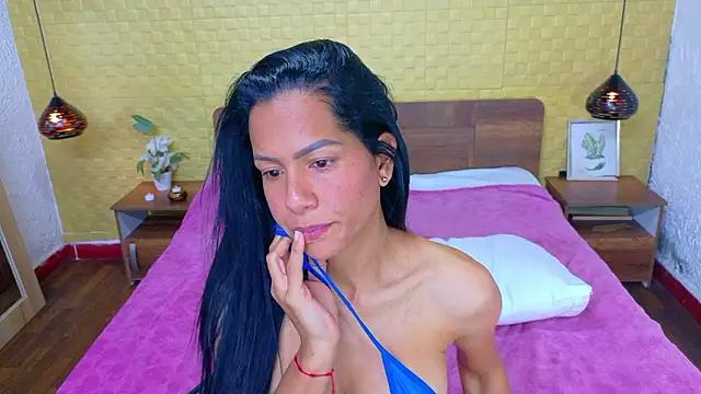 Snapshot of Mrs_booty chatting on 12-07-24, 03:52 Mrs booty online show from 12-07-24, 03:52