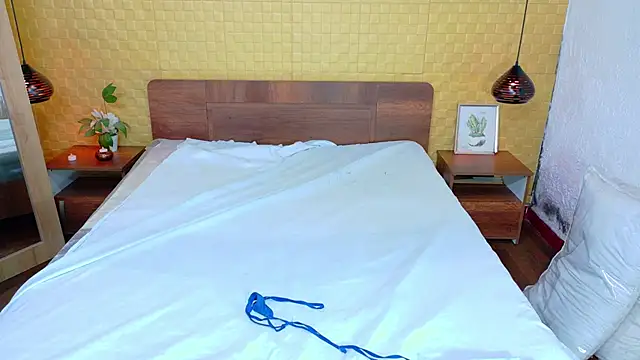 Snapshot of Mrs_booty chatting on 01-12-25, 02:30 Mrs booty online show from 01-12-25, 02:30