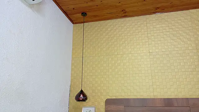 Snapshot of Mrs_booty chatting on 01-14-25, 01:49 Mrs booty online show from 01-14-25, 01:49