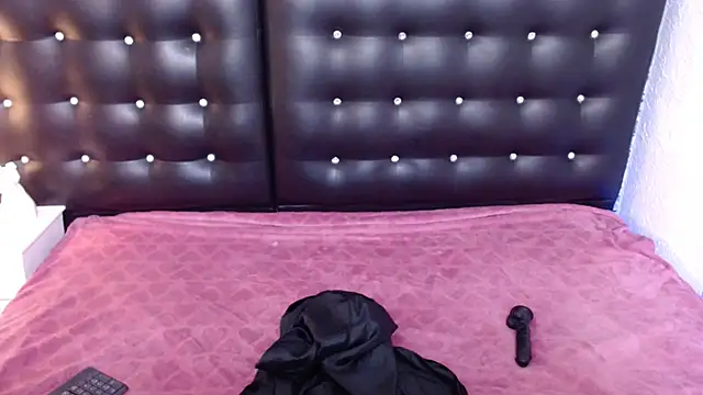 Snapshot of Mrs_booty chatting on 02-01-25, 07:23 Mrs booty online show from 02-01-25, 07:23