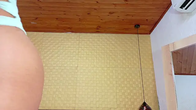 Snapshot of Mrs_booty chatting on 03-10-25, 02:59 Mrs booty online show from 03-10-25, 02:59