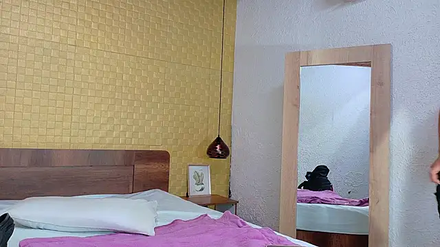 Snapshot of Mrs_booty chatting on 03-14-25, 01:57 Mrs booty online show from 03-14-25, 01:57