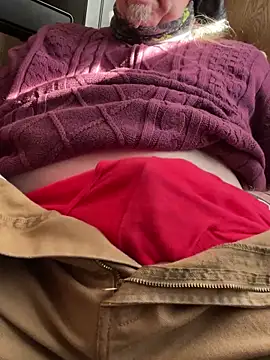 Snapshot of Helmut1971 chatting on 12-21-25, 03:41 Helmut1971 online show from 12-21-25, 03:41