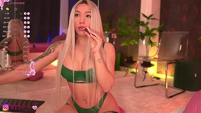 violettabunny03 online show from 02-25-25, 10:39